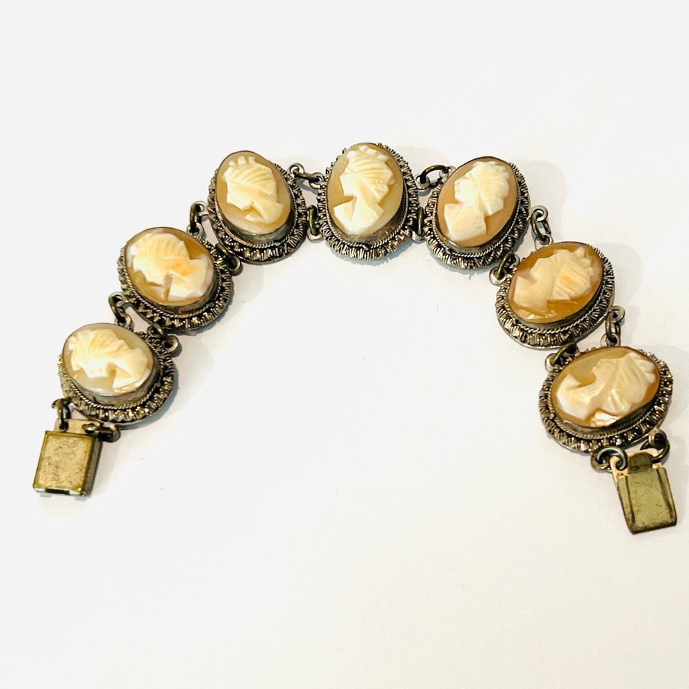 Vintage-Inspired Cream Cameo Link Bracelet - Women Jewelry